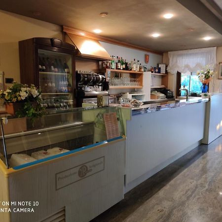 Hotel San Remo Сан Дзено ди Монтаня Екстериор снимка