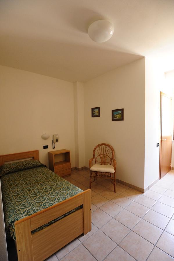 Hotel San Remo Сан Дзено ди Монтаня Екстериор снимка