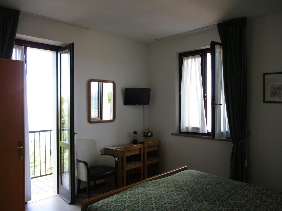Hotel San Remo Сан Дзено ди Монтаня Екстериор снимка