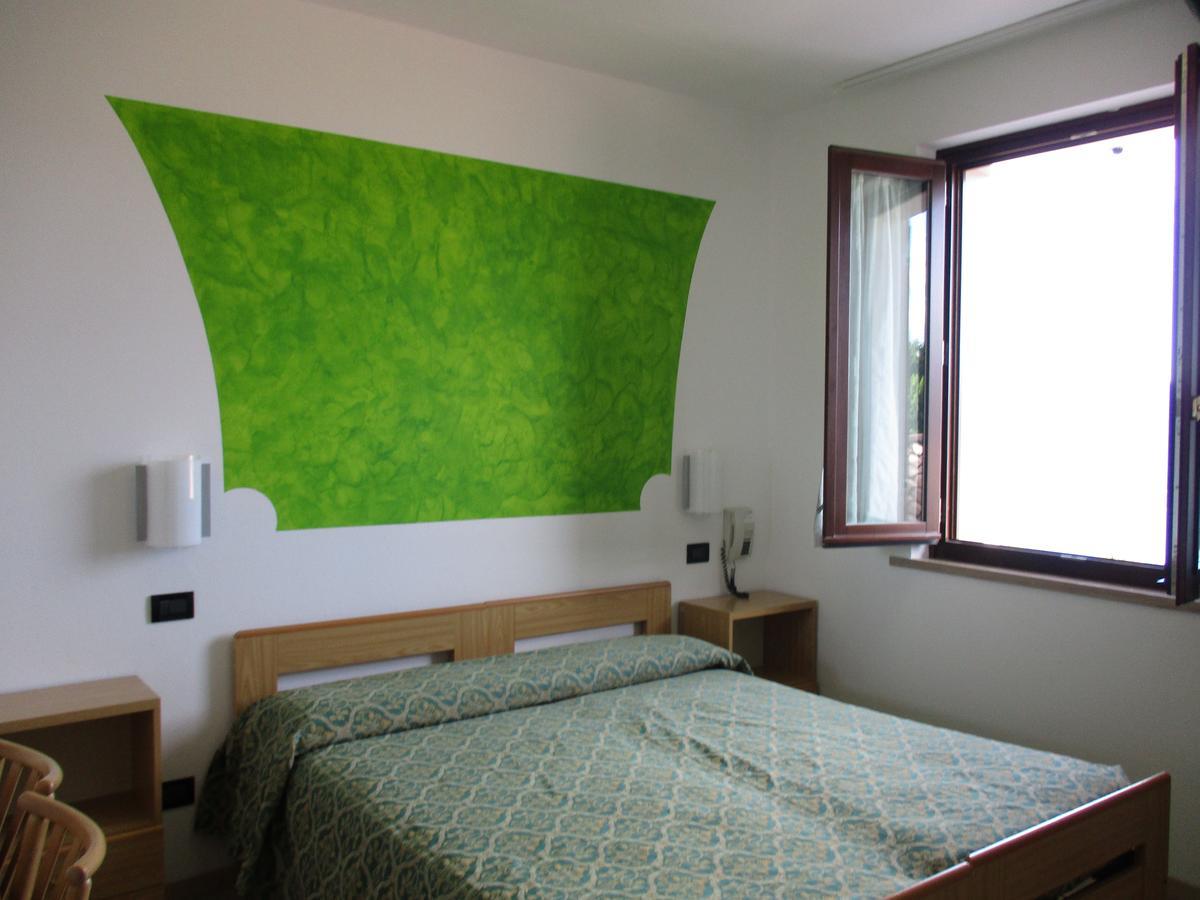 Hotel San Remo Сан Дзено ди Монтаня Екстериор снимка